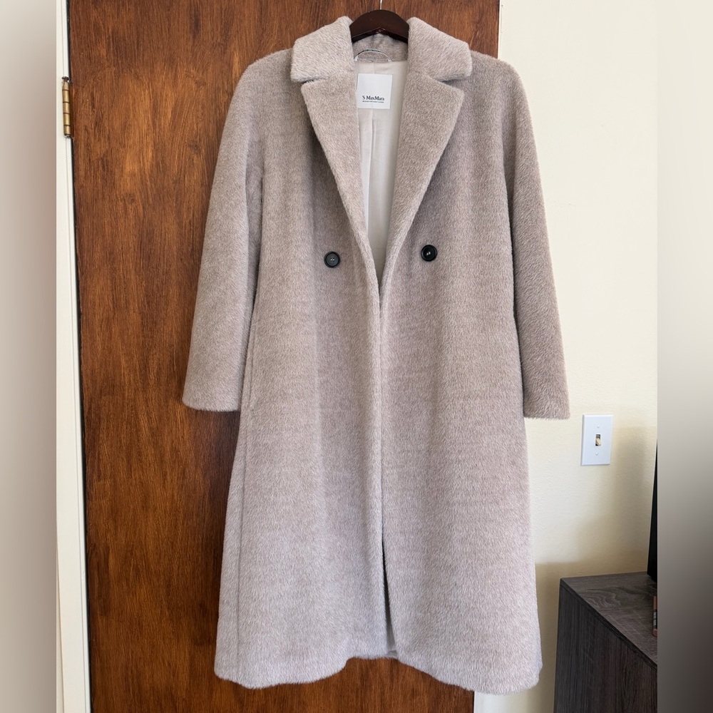 MaxMara Luxurious Beige Fur-Trimmed Coat